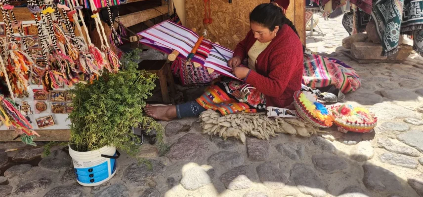 Textiles quechuas: el significado detrás de cada diseño andino